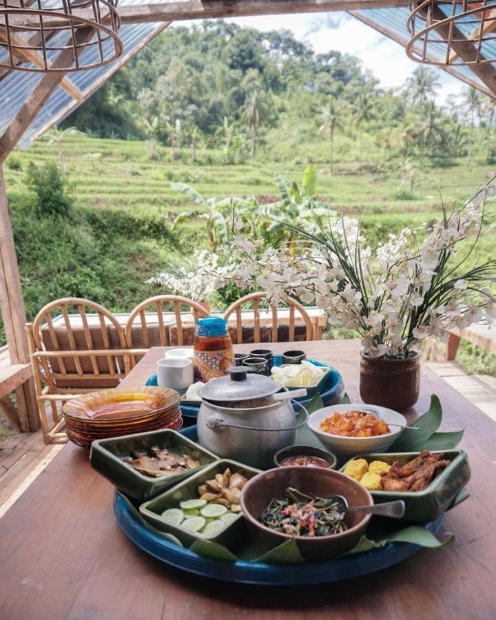 Kai Swargaloka Hotel Bandung Buitenkant foto